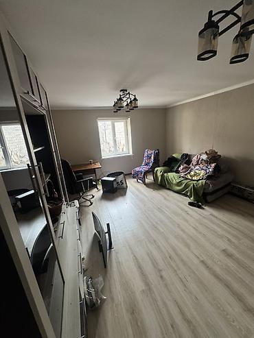 Продажа коттеджей и домов: Продаётся дом с приусадебным участком. 7,5 соток по документам и 10 — 7