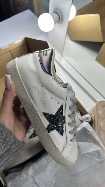 туфли женская: Golden goose 
4500 ❌2200сом 
39 38 37