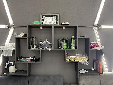 Офисная мебель на заказ: Vitrin rəf və resepsion masa dəsti - Material: Laminat/MDF əsaslı — 1