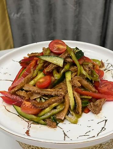 Зелень и микрозелень: Салат с говяжьим рубцом и овощами - Состав: отварной говяжий рубец — 1