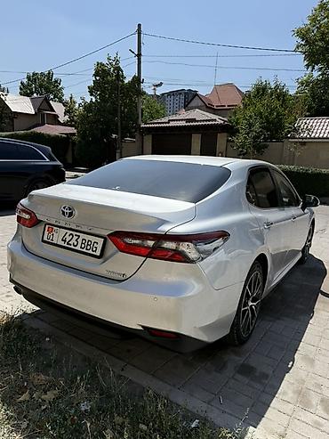авто прод: Toyota Camry: 2022 г., 2.5 л, Вариатор, Гибрид, Седан — 2