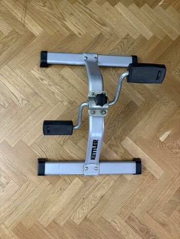 Trenajorlar: Kettler pedal təlimçisi, oturaq vəziyyətdə işləmək üçün nəzərdə