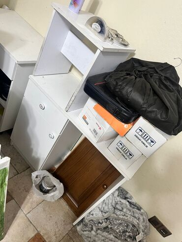 Dolablar: İşlənmiş, Açılan, 2 qapılı Düz dolab