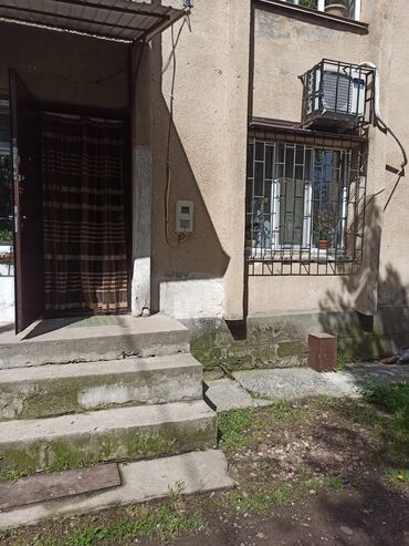 квартиры в балыкчы: Продаю квартиру 40 кв.м.,1 этаж,бронированная дверь, решёткисвой