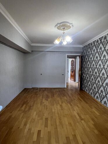 Uzunmüddətli kirayə mənzillər: Ev əşyazsızdır. Qaz,su,işıq daimidir. 3otaqdır. Binanın həyətində — 1