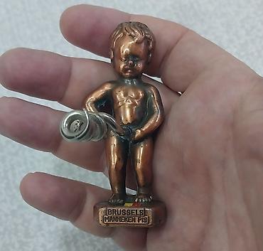 Brüssel suveni̇ri antikvar – Manneken Pis fiqurlu şüşəaçan (burma