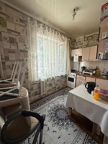одна комната: Продаётся 1 комн квартира. кв ковровщиков 14 дом 1 этаж — 5