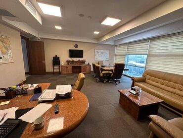 Ofislər: Xətai metrosunun arxası, 12 mərtəbəli plazanın 12 ci mərtəbəsində — 5