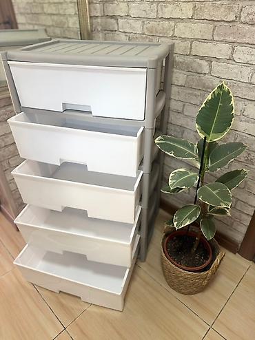 Комоды для одежды: Пластиковый комод с пятью выдвижными ящиками белого цвета и салатовым — 7