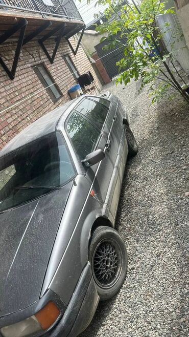 Volkswagen: Volkswagen Passat: 1989 г., 1.8 л, Механика, Бензин, Седан