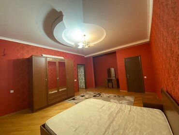 Uzunmüddətli kirayə mənzillər: Mənzil kirayə verilir. İnqilab, 3 otaq 138 kv 17.3 mərtəbə — 3