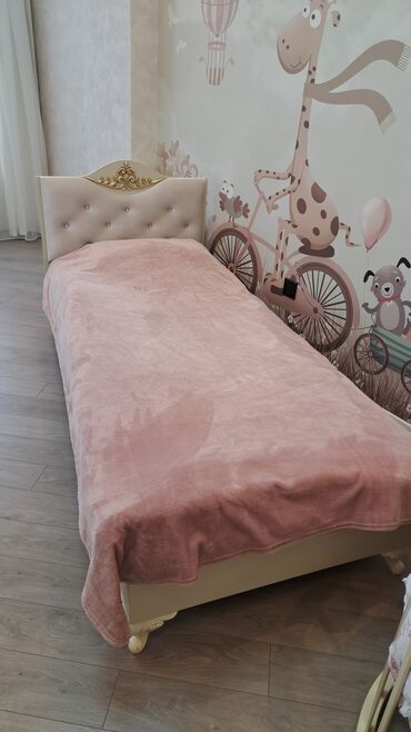 Çarpayılar: Tek kravat. 150azn. matras var. seliqeli istifade edilib. bazasi