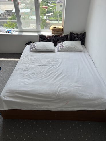 двуспальные кровать: Спальный гарнитур, Двуспальная кровать, Б/у