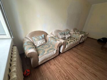 диван версаль: Мягкий гарнитур для гостиной из 3 предметов: - Двухместный диван - Два