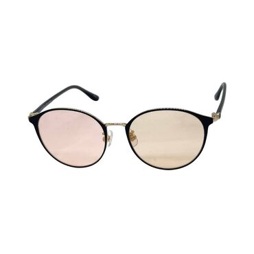 Солнцезащитные очки: Солнцезащитные очки — это не просто модный аксессуар, а необходимая — 5