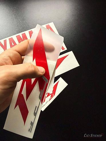 smart multimedija: Unapredi izgled svoje Yamahe R1 uz atraktivan komplet nalepnica u — 3