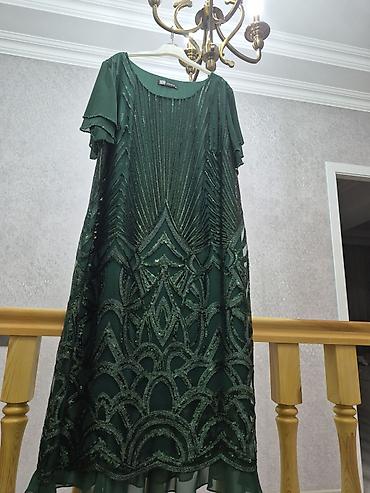 Tünd yaşıl rəngdə zərli ziyafət geyimi - Model: qısa qollu, yumru
