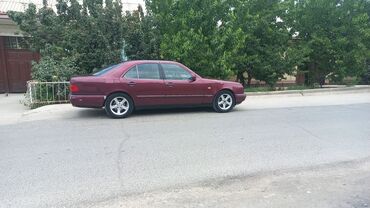 крышка мотора мерседес: Седан Mercedes-Benz E-класса бордового цвета, припаркованный на улице