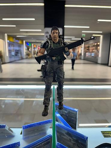 Фигурка из resident evil 5 Крис Редфилд lalafo.kg да Фигурка из resident evil 5 Крис Редфилд
