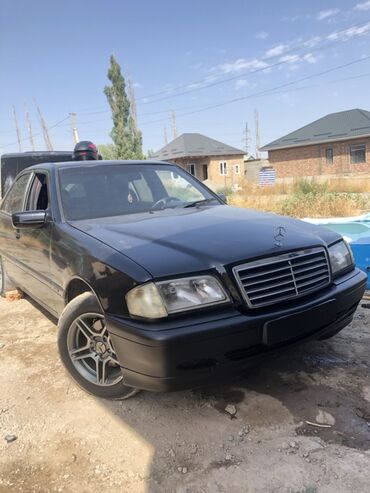 срочно в связи с переездом: Mercedes-Benz C-Class: 1995 г., 2 л, Механика, Бензин, Седан