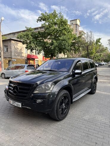 газ53 продаю: Внедорожник Mercedes-Benz GL-550 в черном цвете. Автомобиль оснащен
