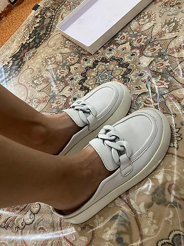 Другая женская одежда: Вся обувь 38 размера в очень хорошем состоянии Джинсы 26;27 размер — 2