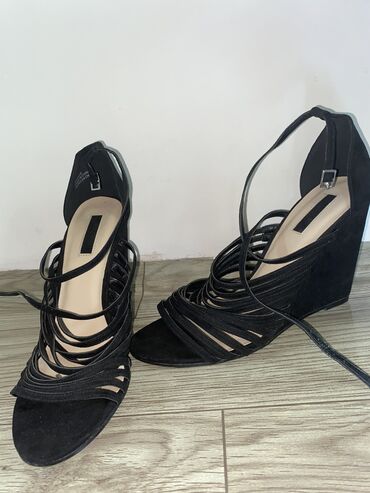 обувь жорданы: Босоножки брендовые forever 21, покупала заграницей, 38 размер