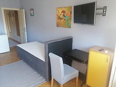 Apartments for rent: Izdajem namešten stan u Novom Sadu na Grbavici. Garsonjera se nalazi u — 6