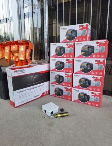 Видеонаблюдение: Белая цилиндрическая IP-камера Hikvision с кронштейном — 15