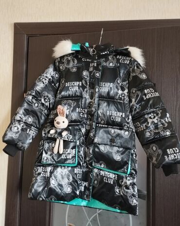 детские зимние куртки с капюшоном: Куртка зимняя глянцевая На девочку 9-10-11 лет . В хорошем состоянии