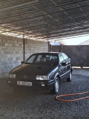 стекло машины: Volkswagen Passat: 1989 г., 1.8 л, Механика, Бензин, Седан