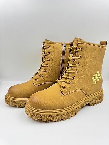 Кроссовки и спортивная обувь: Продаю оптом, качественная женская обувь. Разных моделей и размеров — 20