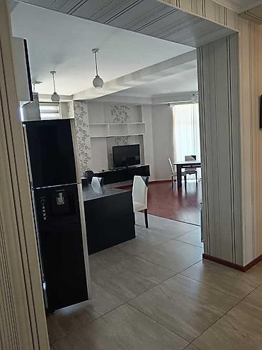 дом саруу: İcarəyə verilir 4 otaqlı yeni tikili 137 m², Ağ şəhər q. Kateqoriya — 4