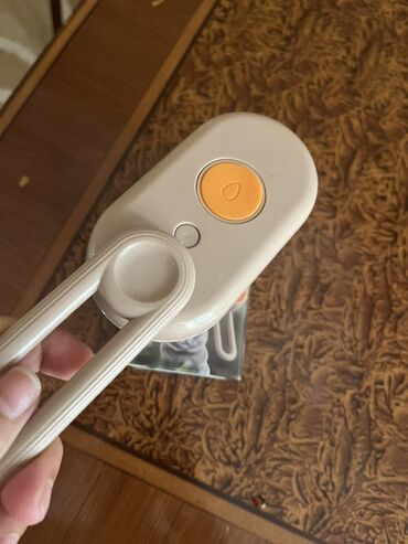 Переноски: Bu elektrik sprey tutacaqlı masaj fırçası, ev heyvanlarının təmizliyi