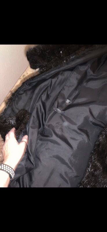 Krzneni kaputi: L, Sa postavom, bоја - Crna — 8