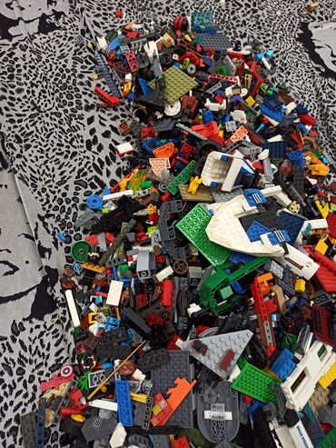 лего зомби: Лего больше 4 кг отдам за 2000 сом