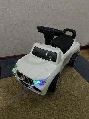 игрушечный автомобиль: Детская машинка-каталка (толокар), белая