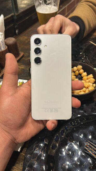 galaxy s8 edge: Samsung Galaxy S24, 128 GB, rəng - Boz, Barmaq izi, Simsiz şarj, İki sim kartlı