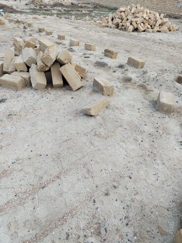 Кирпичи: Qobu yolu dostluq restoranının yanı 4 sot 10000m belediyye senedli