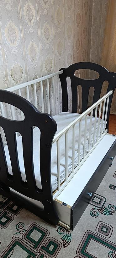 used bed: Продам детскую кроватку б/у в хорошем состоянии 🧸 Крепкая, удобная — 1