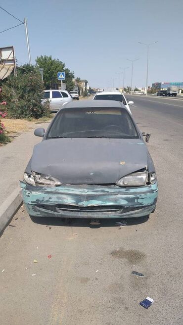 Hyundai Accent: 1.5 l | 1995 il Sedan