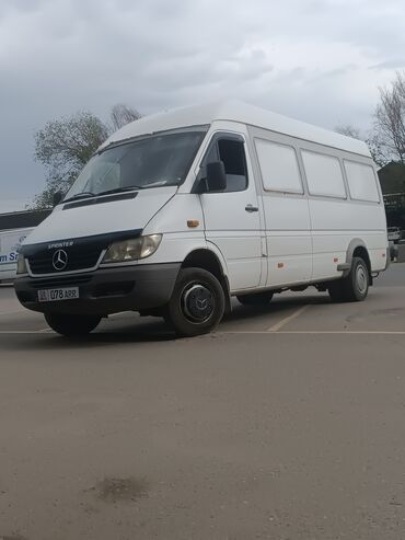 Аренда фургона: Mercedes-Benz Sprinter фургон, длинная база и высокая крыша. Основные