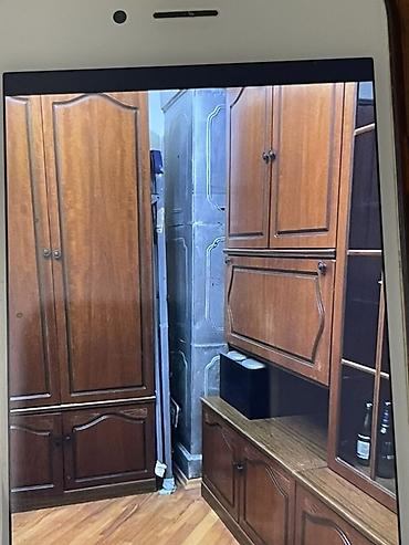 Klassik üslubda iri ölçülü qonaq otağı divar dolabı/garnituru