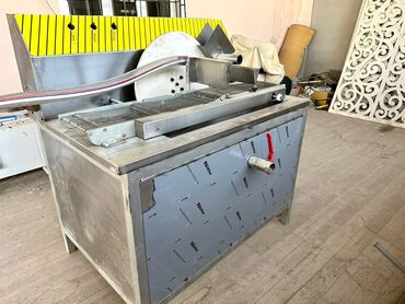 Dolablar: Şokoladlayan aparat 12.500 Azn. Ideal veziyyetde. 220V. Aparat hem