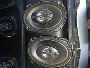 böyük kalonka: Bu oval formalı avtomobil dinamikləri avtomobilin audio sistemini