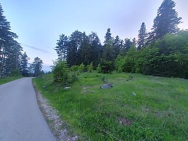kuce na selu: Na prodaju plac 11.3 ari na Zlatiboru pored asfaltnog puta udaljenosti — 2