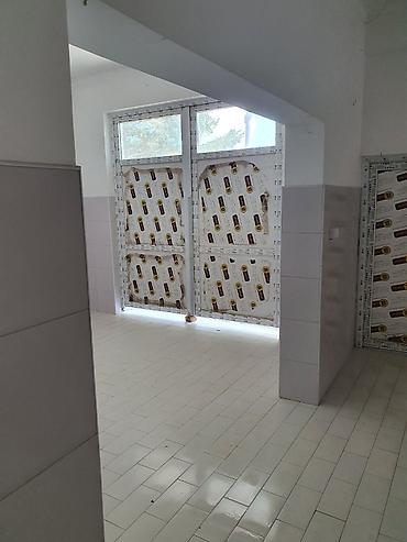 Magacini i radionice: IZDAJEM ILI PRODAJEM POSLOVNI PROSTOR 250m2 i 4 ari placa. Objekat — 15