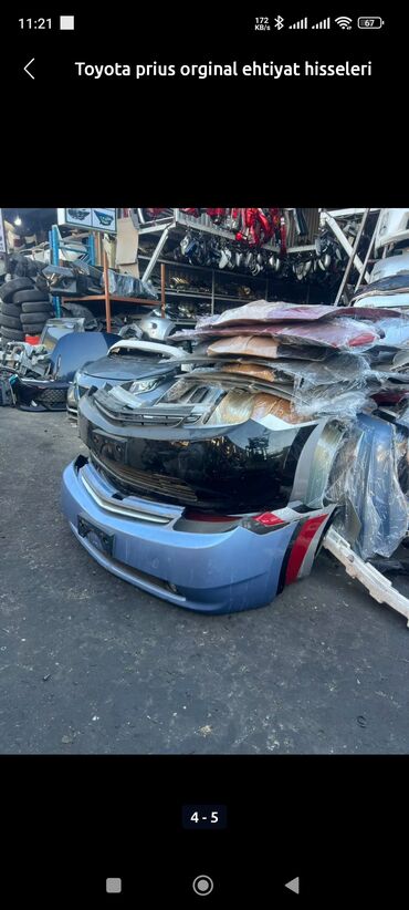 Bamperlər, buferlər: Toyota Prius avtomobilinin müxtəlif rənglərdə olan bamperləri təklif