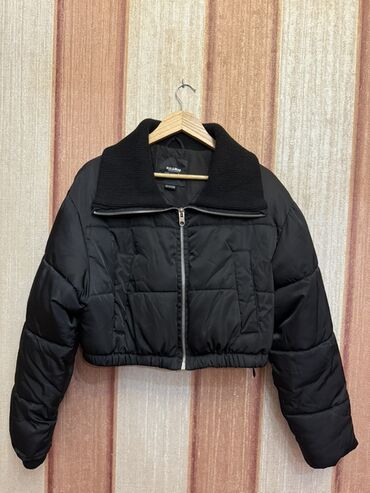 женские розовые пуловеры: Qadın qısa şişmə gödəkçə - Rəng: qara - Model: qısa (crop) kəsim - lalafo.az -da женские розовые пуловеры: Qadın qısa şişmə gödəkçə - Rəng: qara - Model: qısa (crop) kəsim -