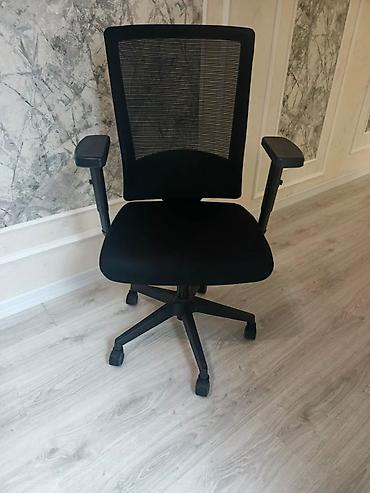 Ofis mebeli: Erqonomik ofis kreslosu – qara rəng - Nəfəsalan mesh arxa dayaq — 1